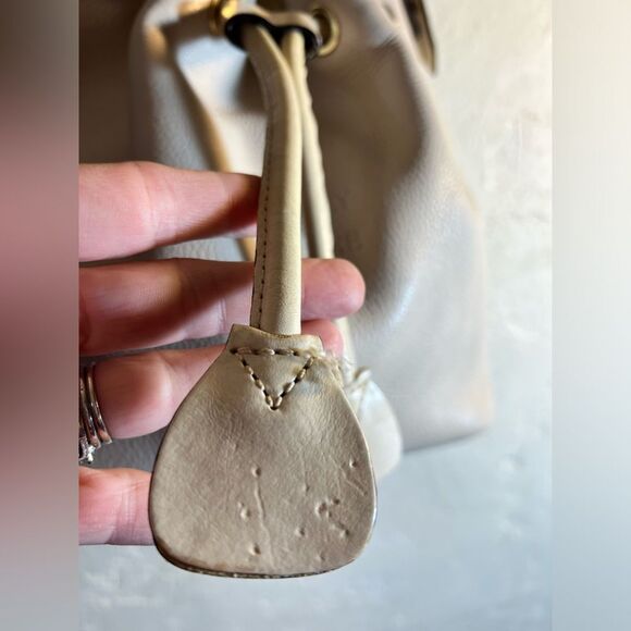 Dooney&Bourke Vintage rare collectible bag, bucket drawstring, ivory gold tone - Picture 4 of 16